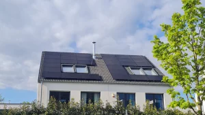 Referenz Eigenheim Solaranlage Doppelhaus mit Schrägdach Düsseldorf Titelbild 2023