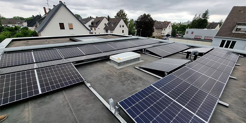Referenz Eigenheim Solaranlage Flachdach Köln 2022