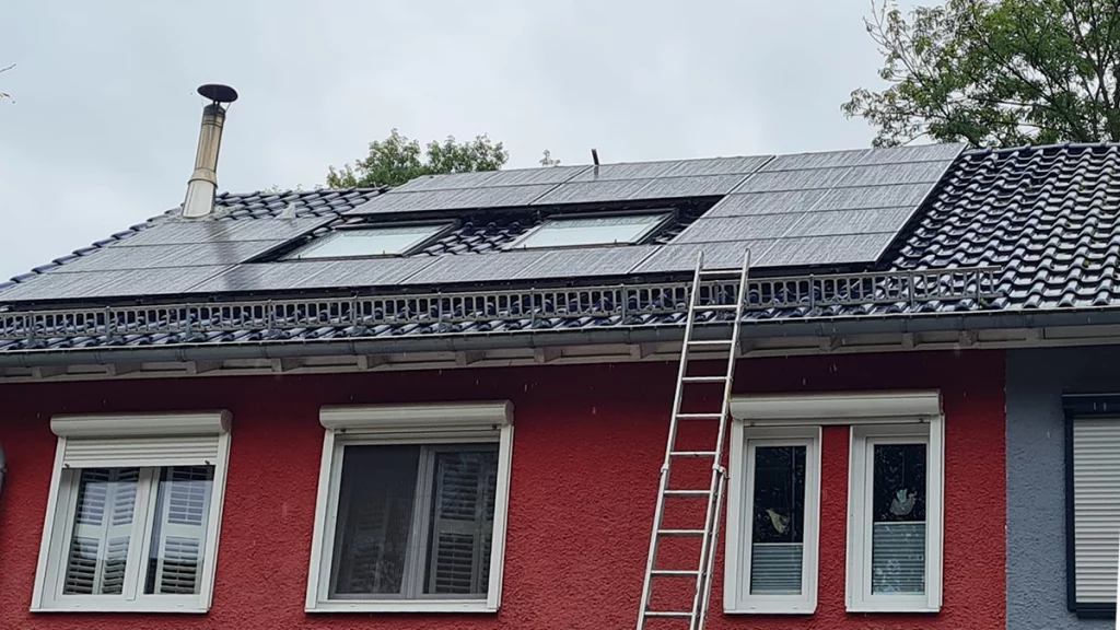 Solaranlage mit Batteriespeicher und Ladestation haben wir im Januar 2023 auf einem Einfamilienhaus in Brühl