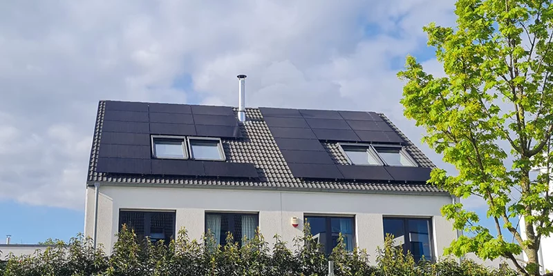 Referenz Eigenheim Solaranlage Doppelhaushälfte Düsseldorf 2023