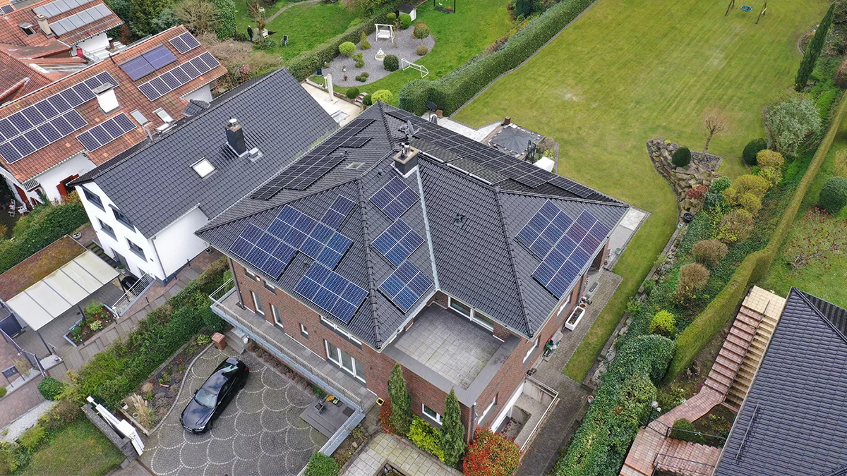 Referenz E3DC Eigenheim Solaranlage Zusatzwechselrichter Titelbild