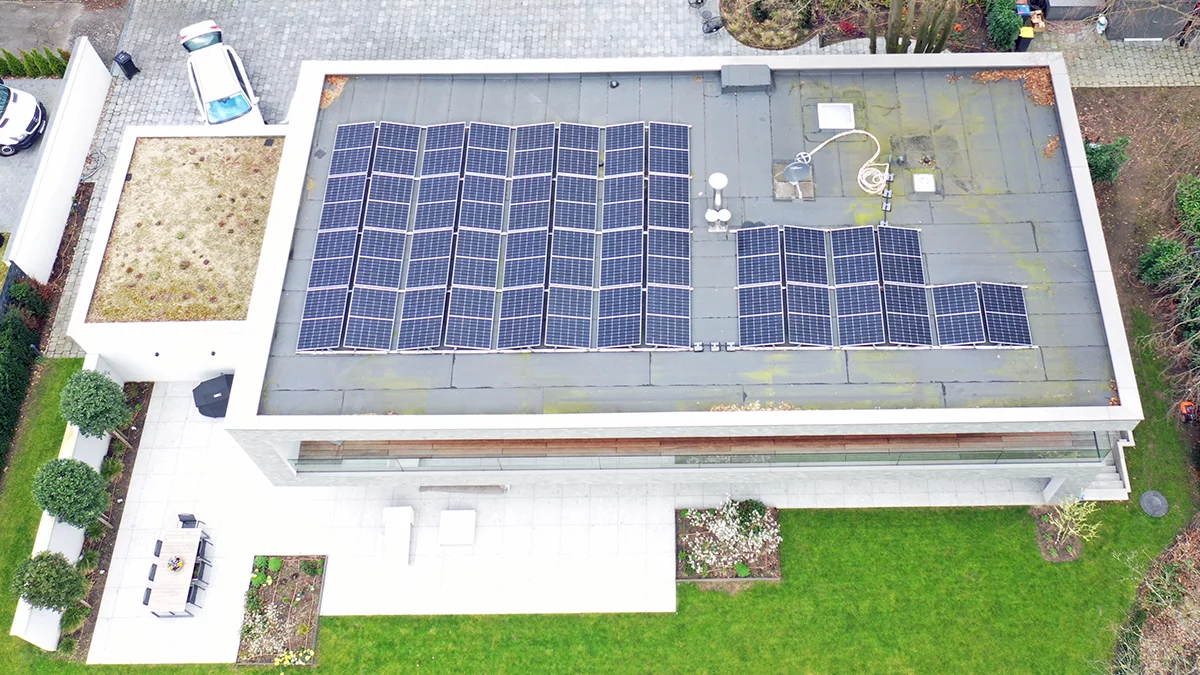 E3DC Referenz Eigenheim Solaranlage Flachdach Titelbild